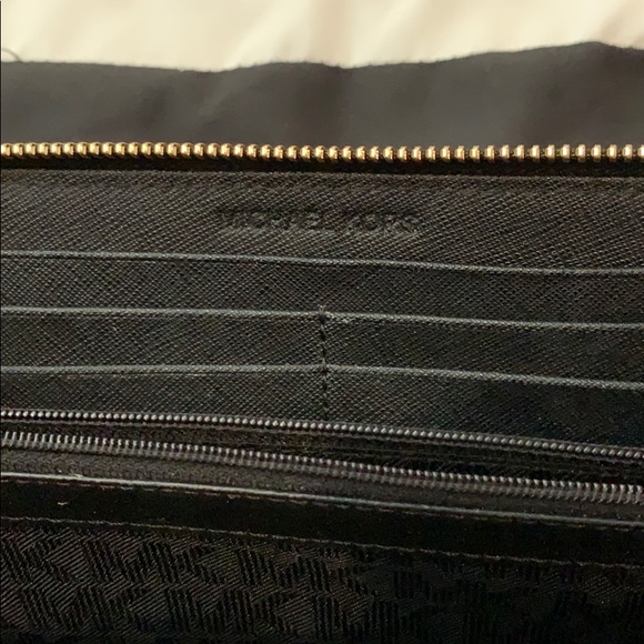 Michael Kors Jet Set Wallet - Picture 3 of 6
